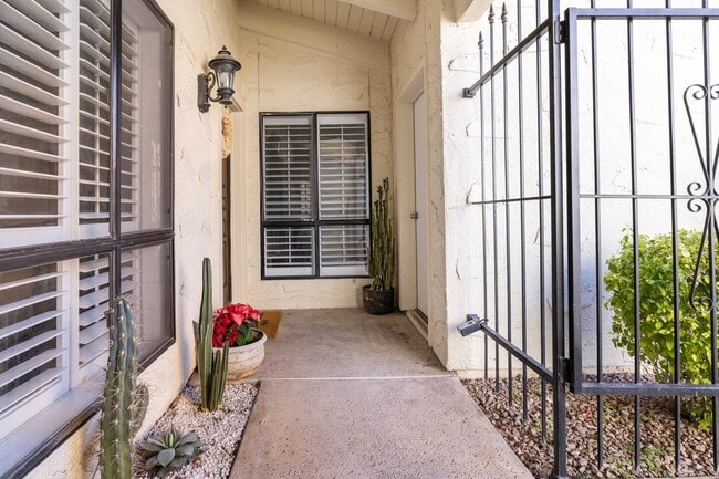 Photo - 5511 N 71st Pl