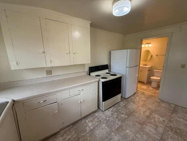 Building Photo - 295 Sycamore Dr Unit 1