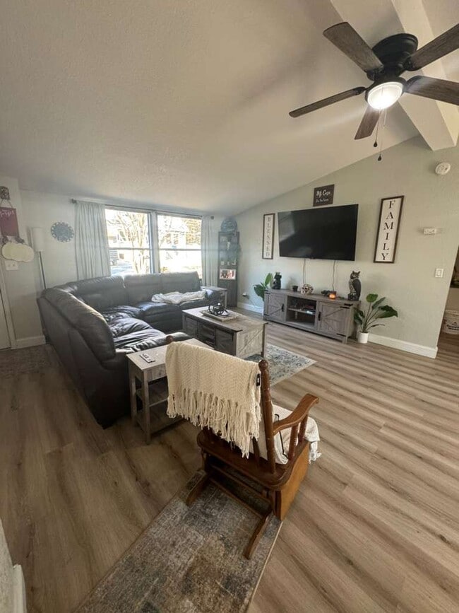 Photo - 113 Briggs St