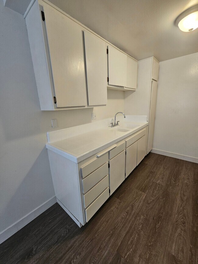 1135 W I St