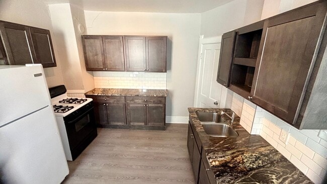 Building Photo - 1207 E Kane Pl Unit Lower