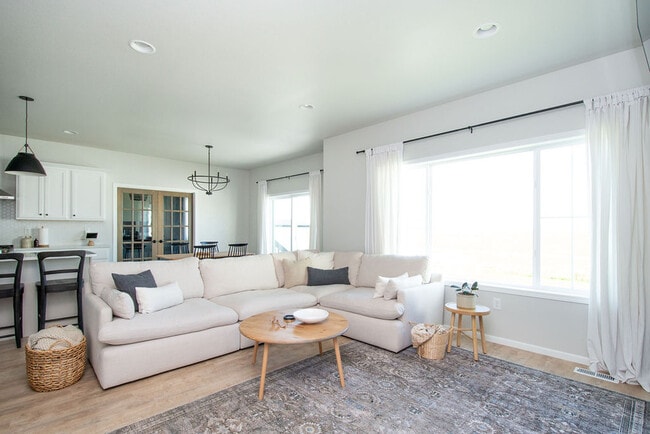 Photo - 1170 Albert Ct W