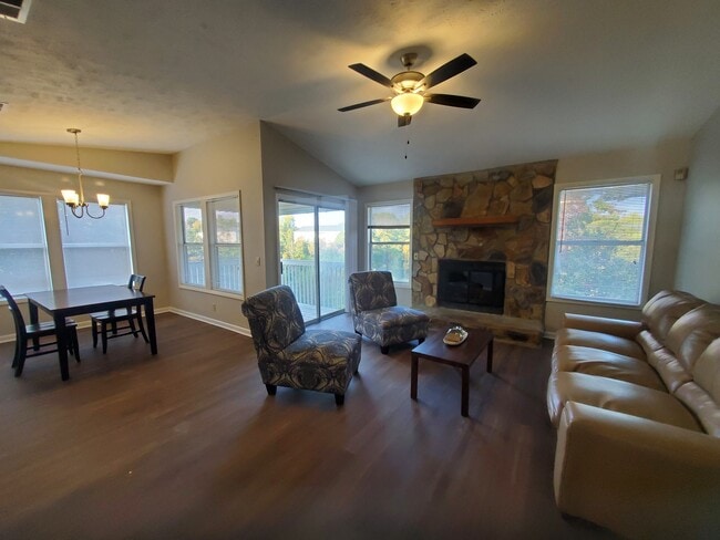 Building Photo - 6748 Willowbrook Dr Unit 3 Bd Condo