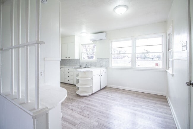 Photo - Updated 2 bed 1 bath home