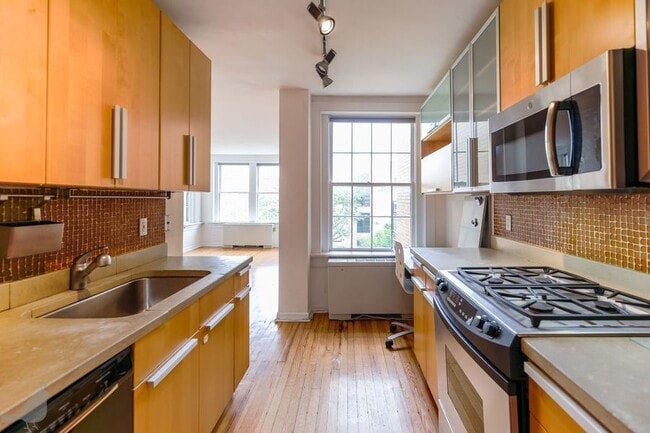 Building Photo - 1525 Q St NW