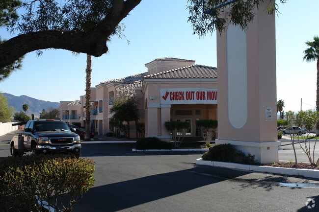 Photo - Town & Country Manor