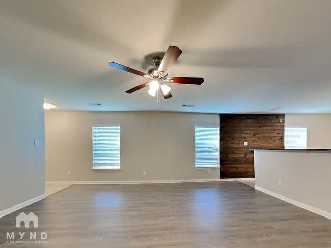 Photo - 5715 Rainbow Rd.