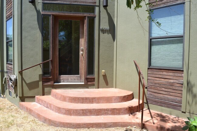 Photo - 1038 E 43rd St Unidad B
