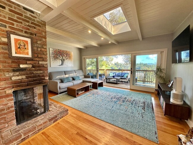 Gorgeous Hillside View, Modern Flat - Gorgeous Hillside View, Modern Flat Unidad A Upper Flat