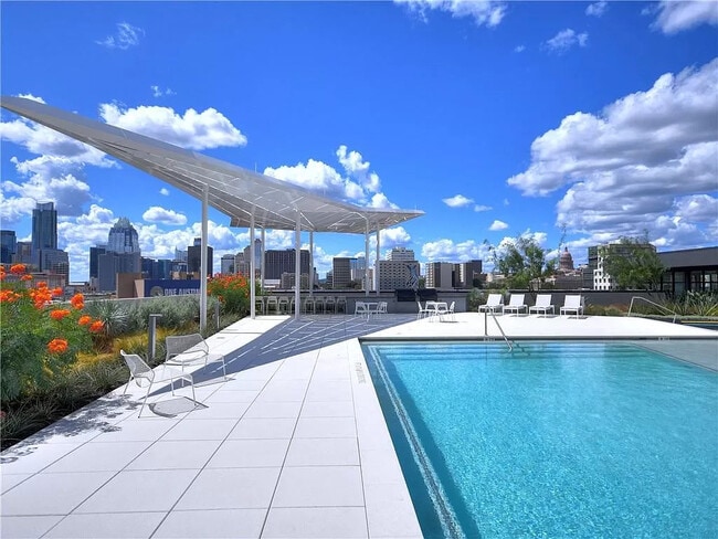 Photo - 800 Embassy Dr