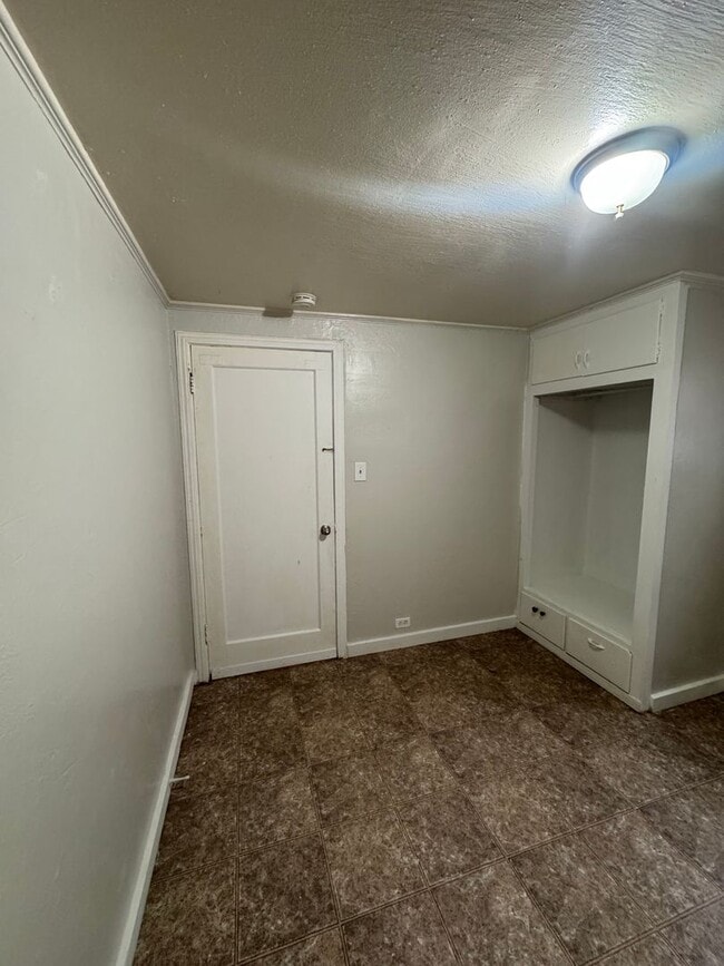 Photo - 2032 Acorn Ln Unit B