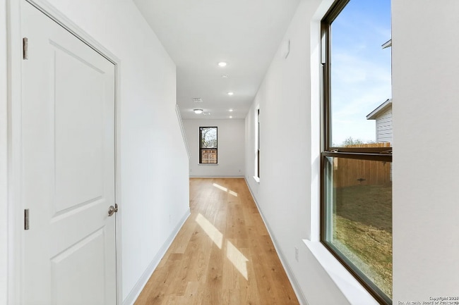 Photo - 401 W Commerce St