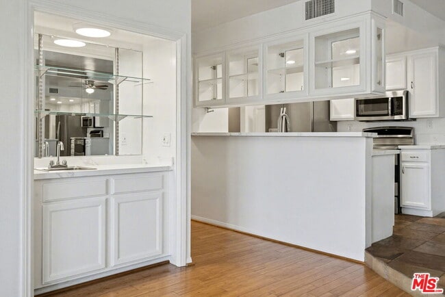 Photo - 521 Montana Ave Unit 301