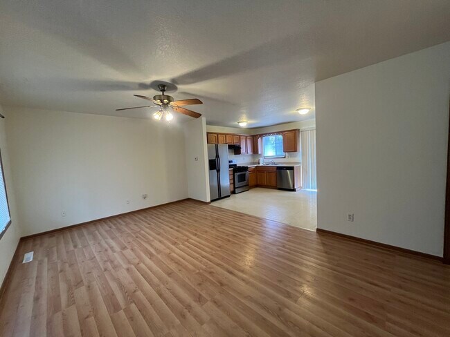 Photo - 300-302 W 2nd St