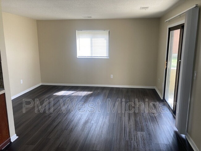 Photo - 6063 In the Pines Dr SE