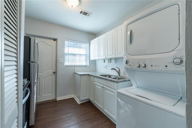 Photo - 560 Winton Terrace NE