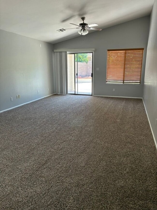 529 E Cantebria Dr
