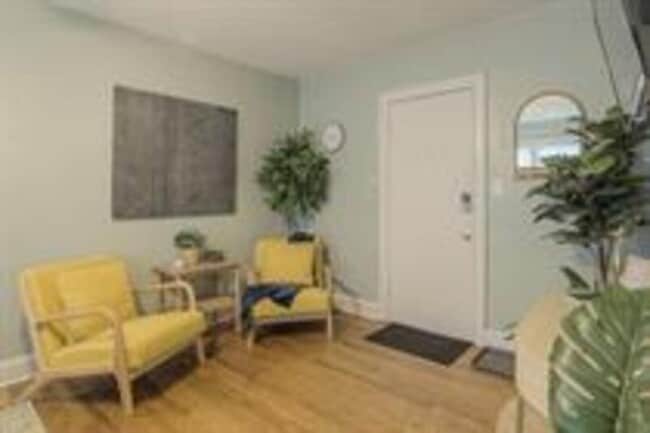 Building Photo - 4545 Main St Rental
