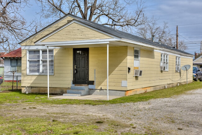 Outside - 1730 Telfair St Unit 2