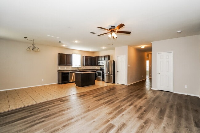 Photo - 368 Magma Dr