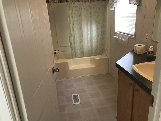 1143 Elliott Rd
