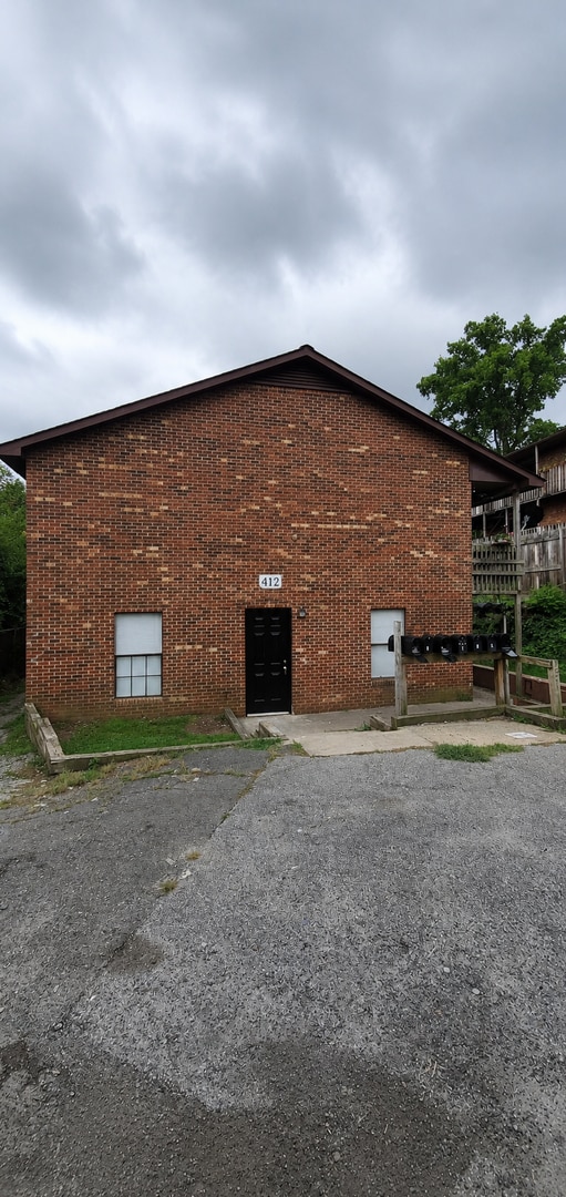 Building Photo - 1400 W Academy St Unit 9