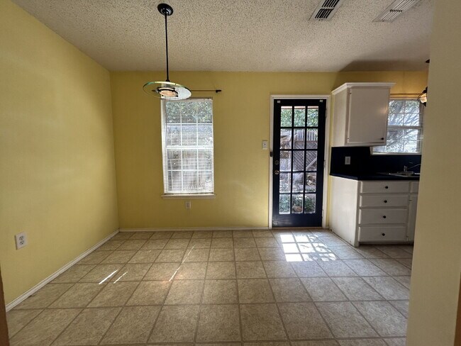 Photo - Beautiful House Located On Cul-De-Sac & Down The Street From Park!