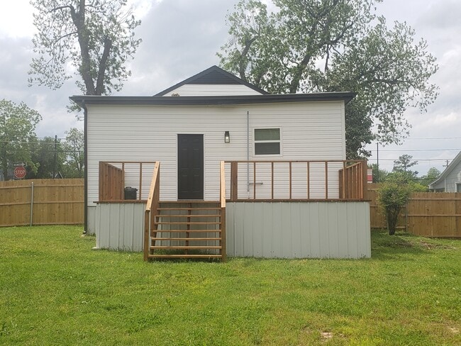 Photo - 1615 Johnson St