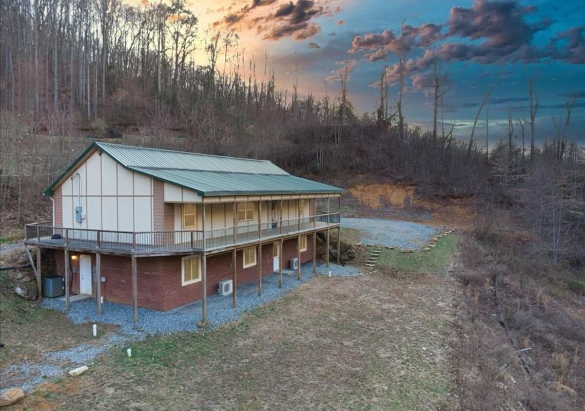 Photo - 68 Iceburg Ln (Sylva, NC)