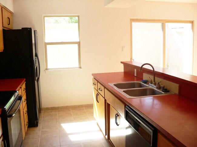 Kitchen - 1808 Tramway Terrace Loop NE