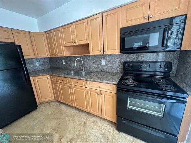 Photo - 3009 N Andrews Ave Unit 8