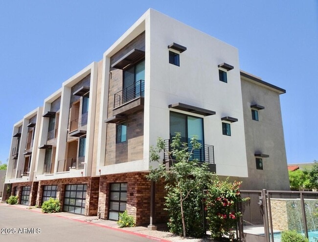 Building Photo - 3233 N 70th St Rental