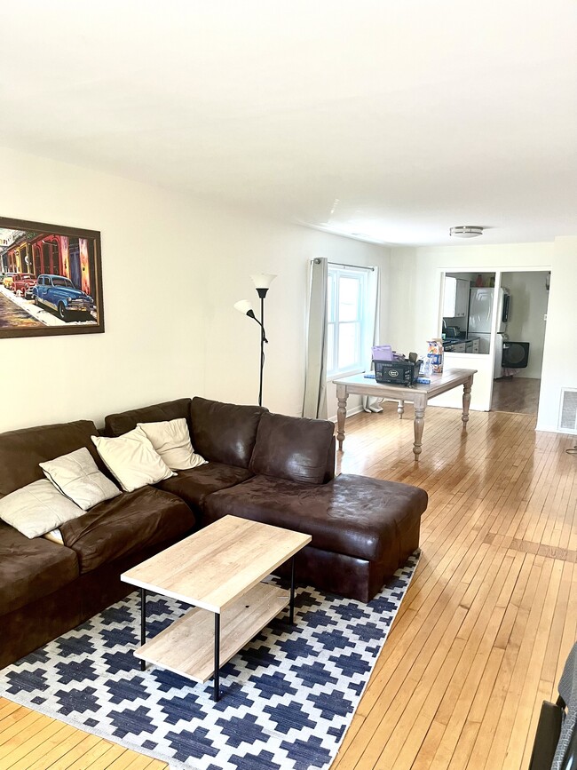 Building Photo - 3148 N Clifton Ave Unit Clifton  2