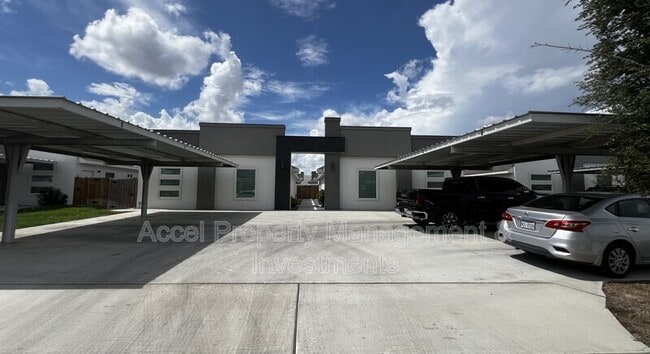 Building Photo - 3405 S Mia Ln Unit 4