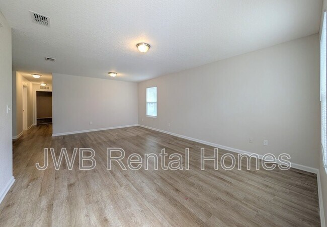 Photo - 2022 St Clair St