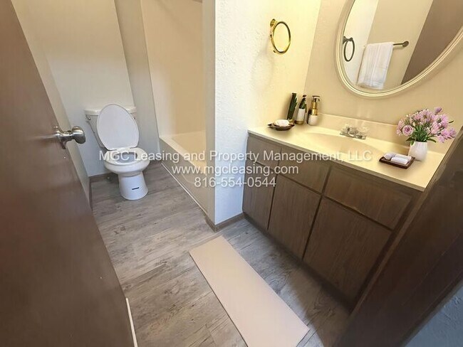 Photo - Cozy Townhome with Private Patio by Lake T...