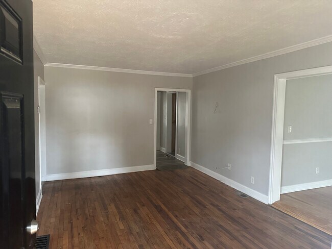 Photo - 1107 Graymont Dr SW