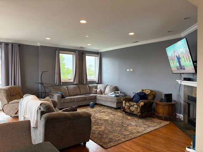 Photo - 3465 S Lituanica Ave