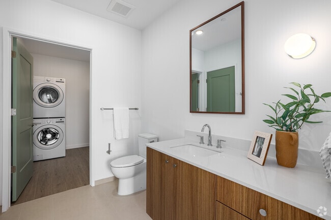 1 habitación, 1 baño - 663 pies cuadrados - Baño - The E at 1016 NW 67th Street