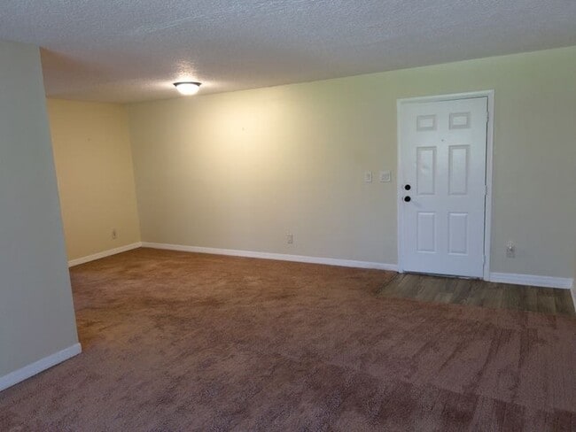 Photo - 14 W Rhodes Dr