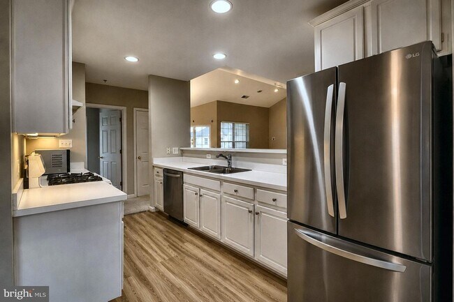 Photo - 25340 Lake Mist Square Unidad 301