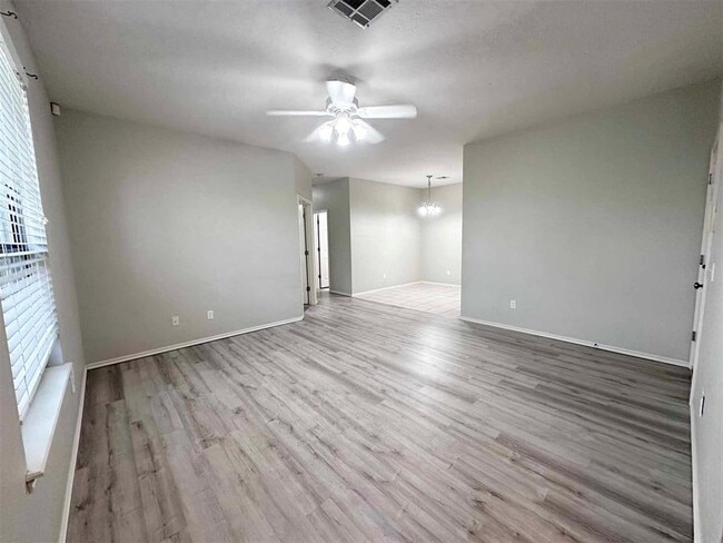 Photo - 10000 Shadowview Dr