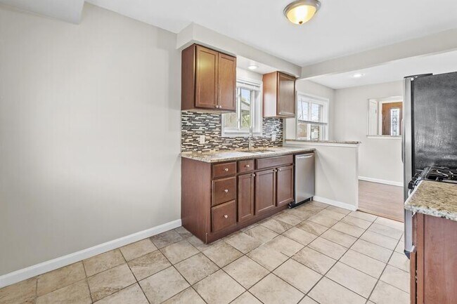 Photo - 15726 Poplar St