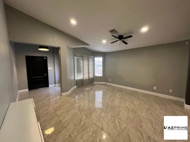 Photo - Very nice 3 bed 2 bath in Vista Del Sol