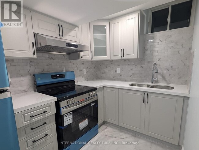 Photo - 75 Bulmer Crescent