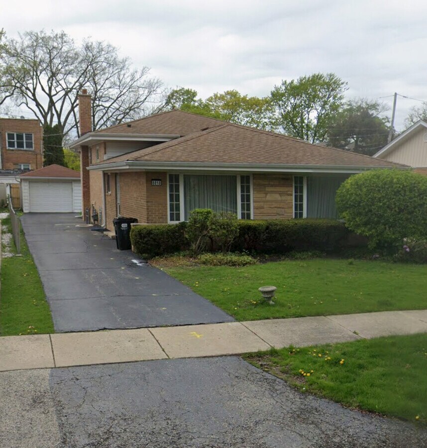 Photo - 8818 Mango Ave
