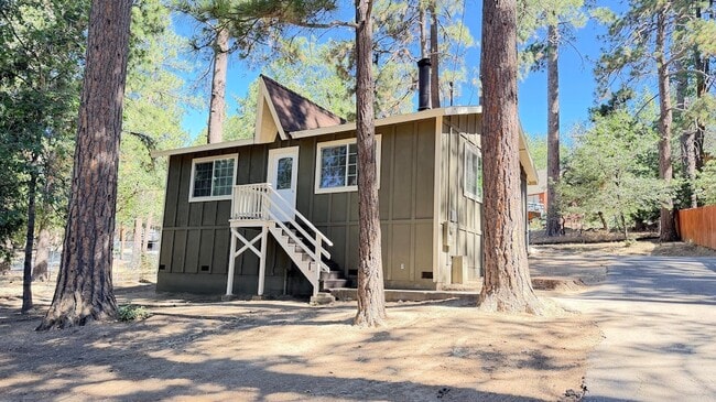 Building Photo - 52830 Pine Cove Rd