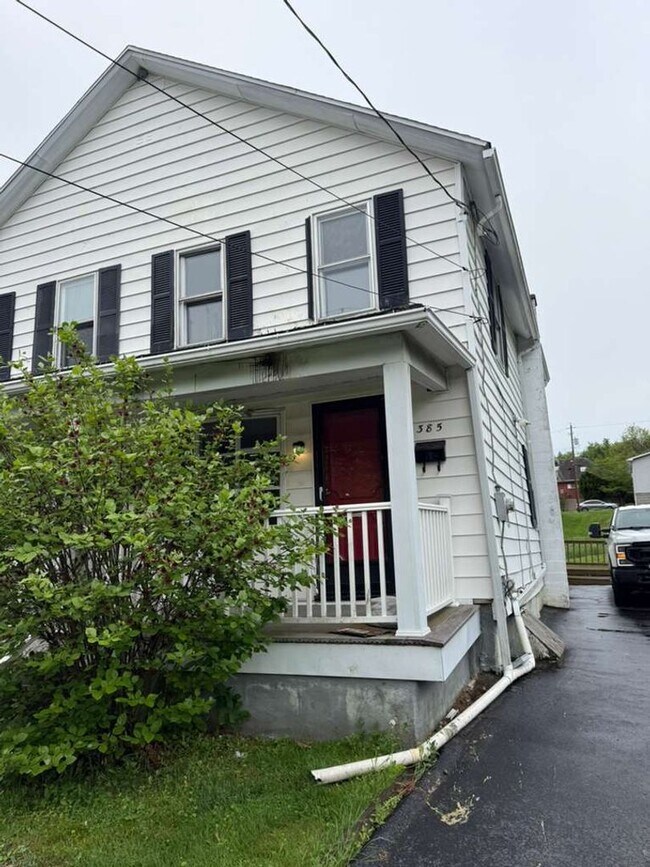 Photo - 383-385-385 Carver St Unidad 385