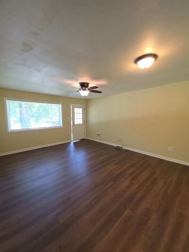 Photo - 308 E Gum St