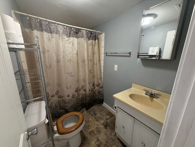 Photo - 2 Bed/1 bath House on 2 Acres!